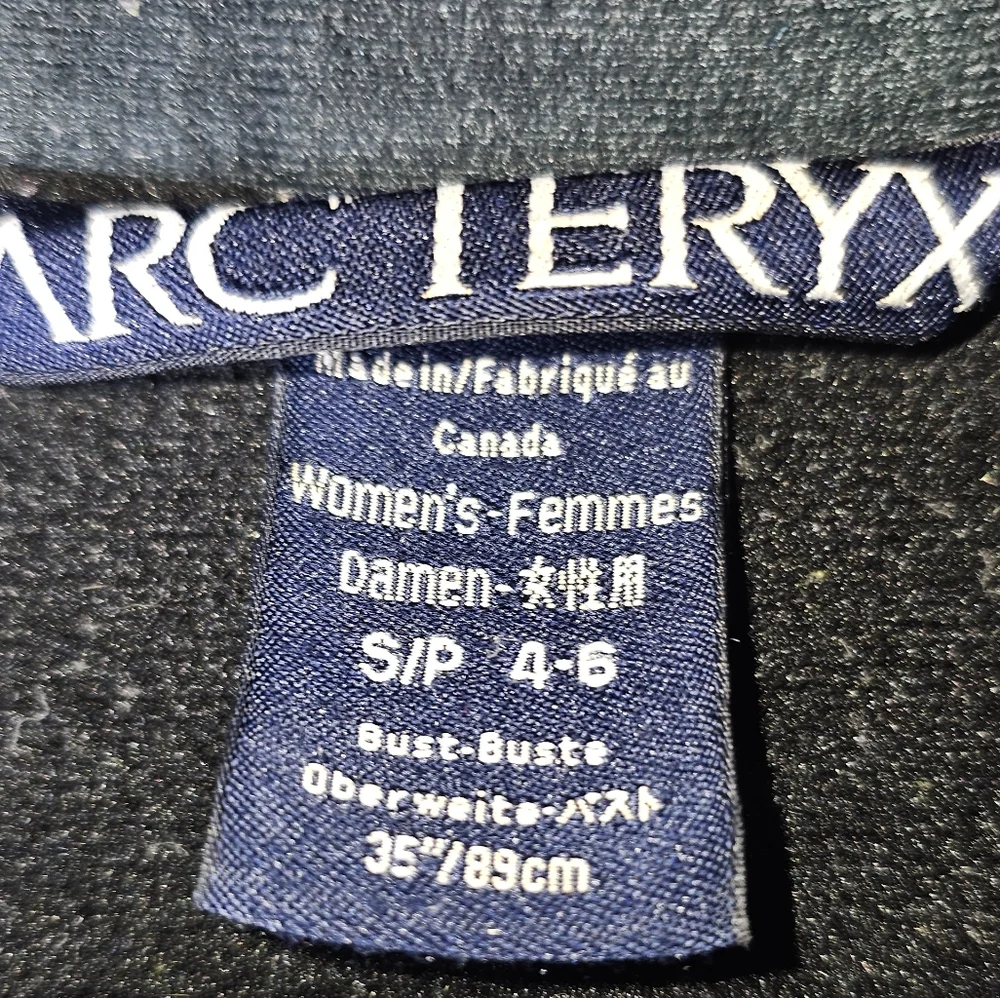 Arc'teryx Two-Tone Blue and Black Vest - Picture 6 of 14